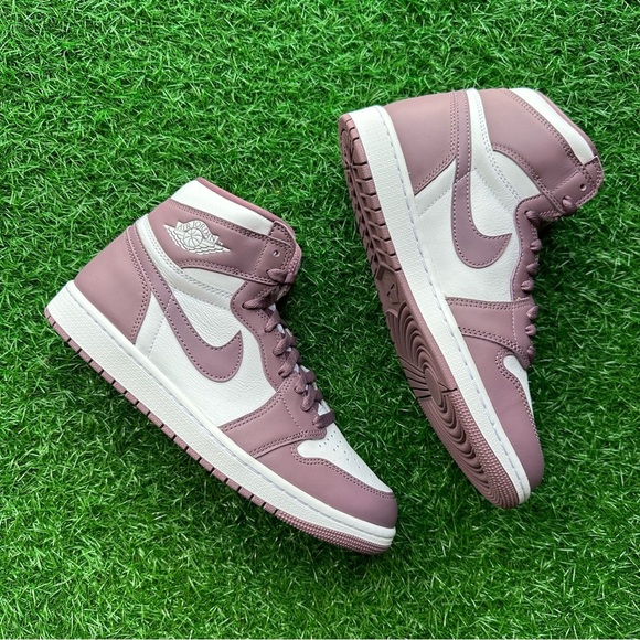 Nike Air Jordan 1 Retro High Og DZ5485 105 White / Sky J Mauve - Picture 10 of 10